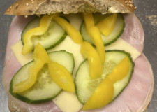 Sandwich med hamburgerryg og ost